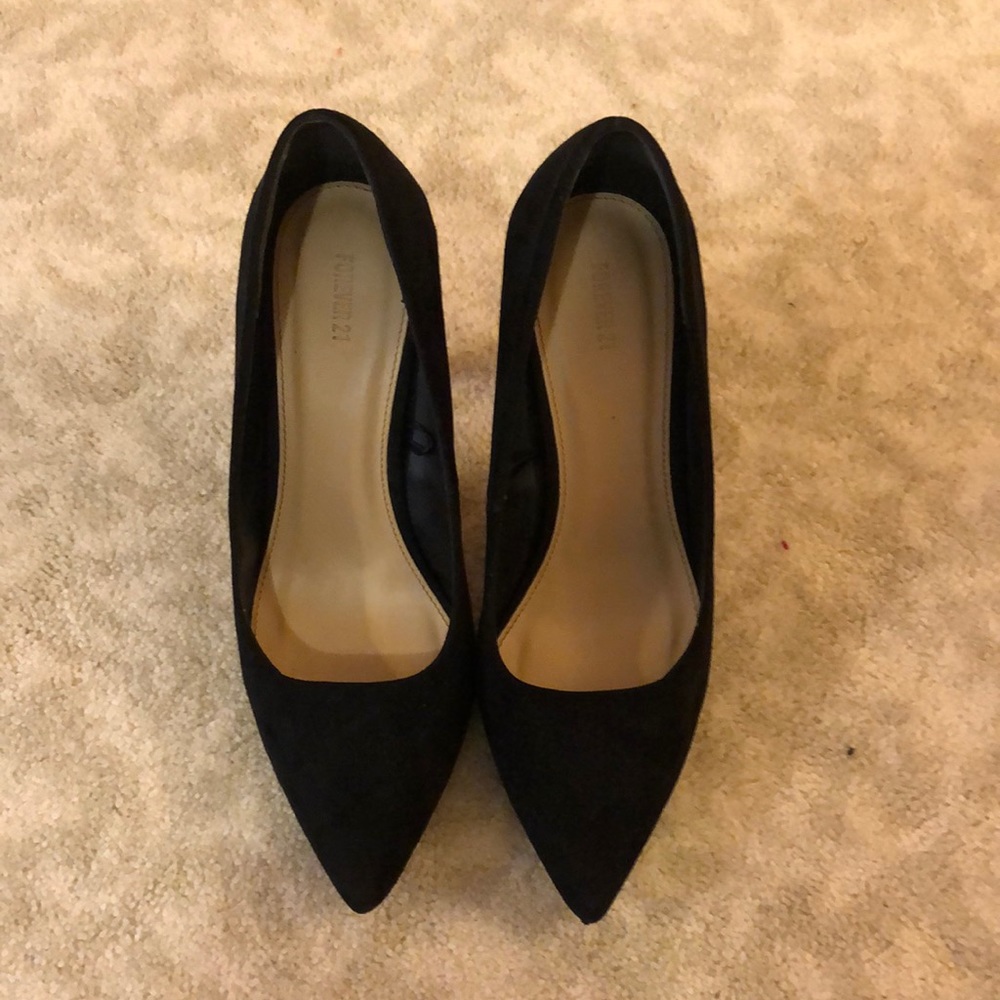 Black forever 21 faux suede pumps